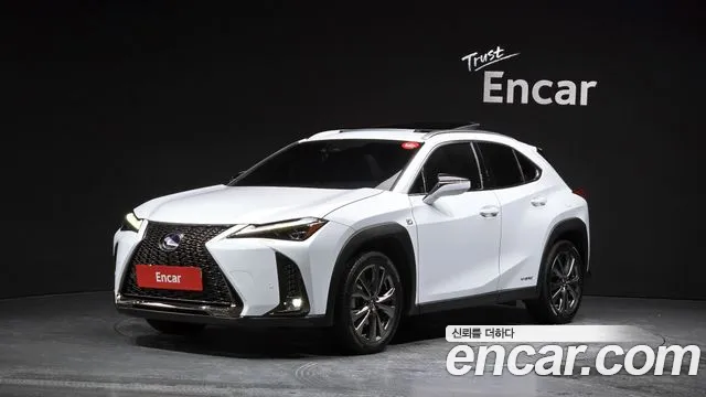 Lexus UX — фото 1