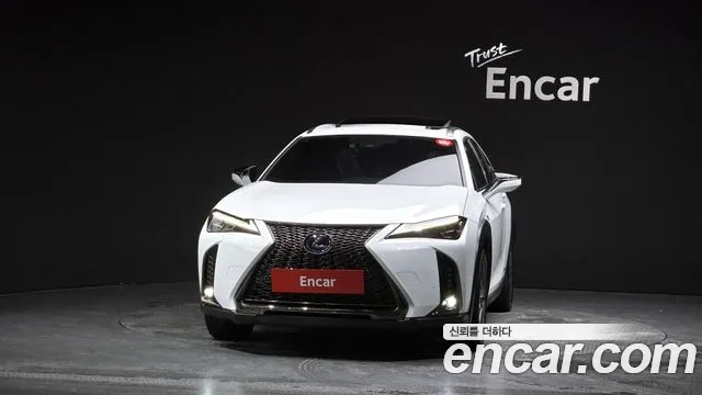 Lexus UX — фото 3