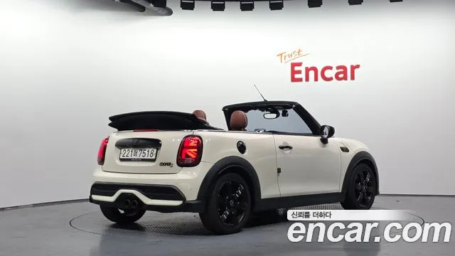 Mini Cooper Convertible — фото 1
