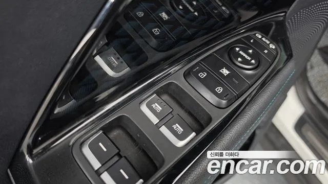 Kia Niro — фото 30