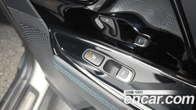 Kia Niro — фото 33