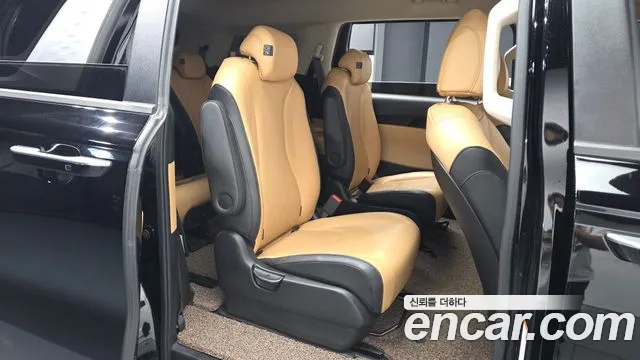 Kia Carnival — фото 11