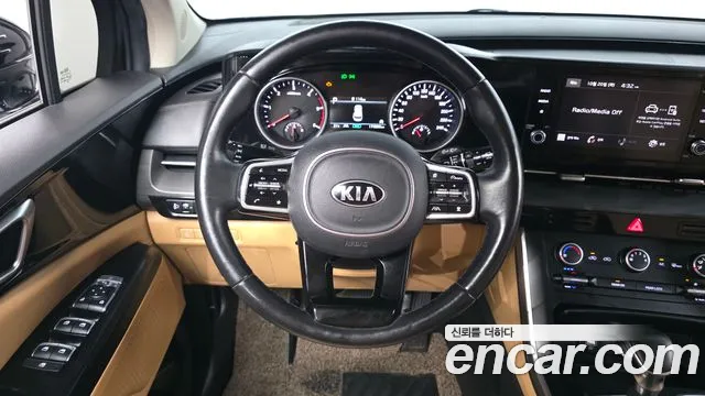 Kia Carnival — фото 12