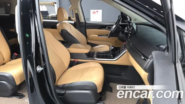 Kia Carnival — фото 10