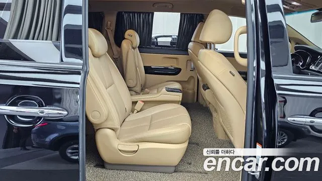 Kia Carnival — фото 12