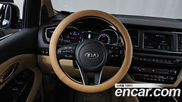 Kia Carnival — фото 13