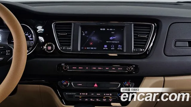 Kia Carnival — фото 14