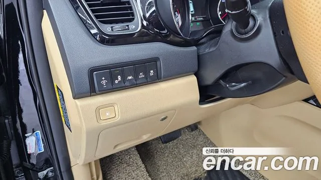 Kia Carnival — фото 16