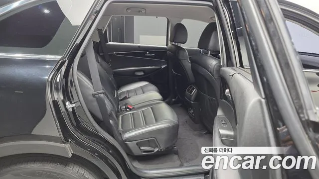 Kia Sorento — фото 12