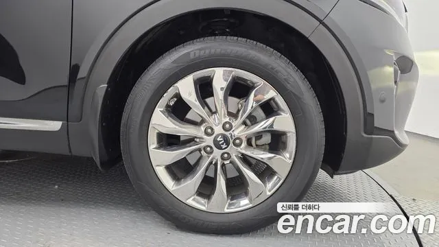 Kia Sorento — фото 21