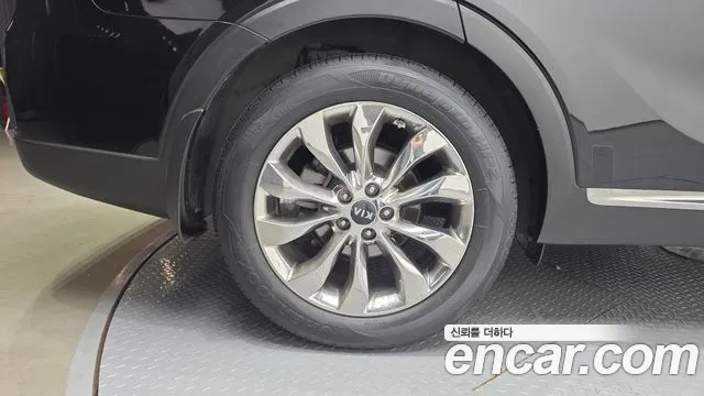 Kia Sorento — фото 5