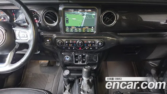 Jeep Wrangler — фото 16