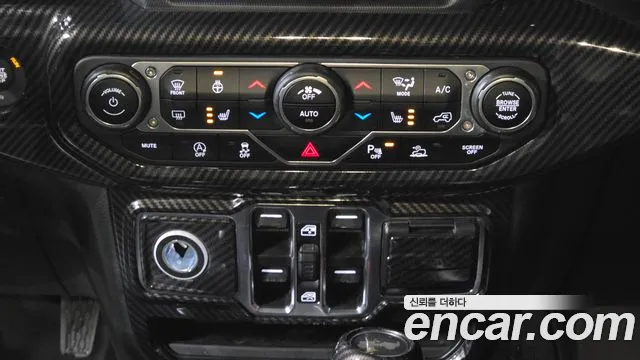 Jeep Wrangler — фото 19