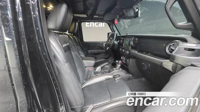 Jeep Wrangler — фото 10