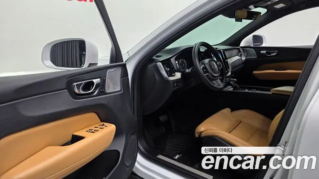 Volvo XC60 — фото 13