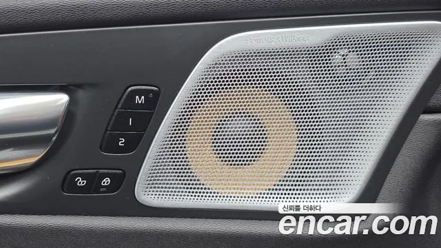 Volvo XC60 — фото 14