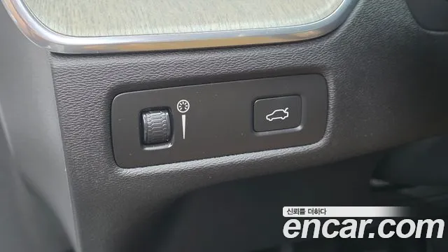 Volvo XC60 — фото 16