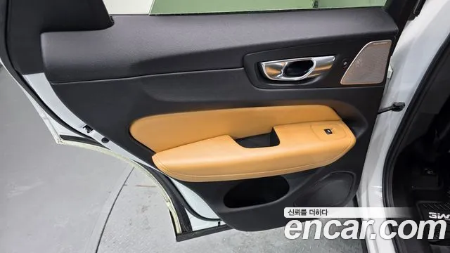 Volvo XC60 — фото 25