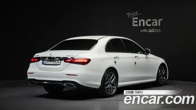 Mercedes-Benz E-Class — фото 1