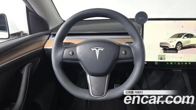 Tesla Model Y — фото 12