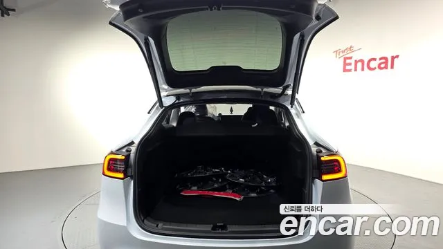 Tesla Model Y — фото 17