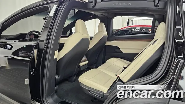 Tesla Model X — фото 11