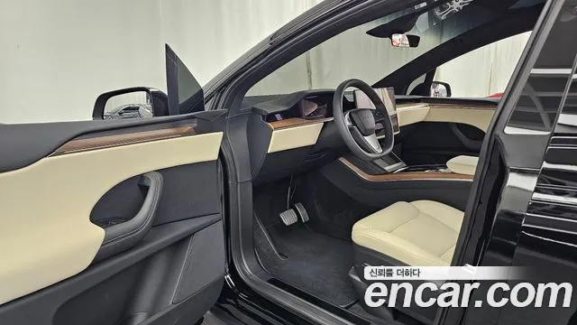 Tesla Model X — фото 10