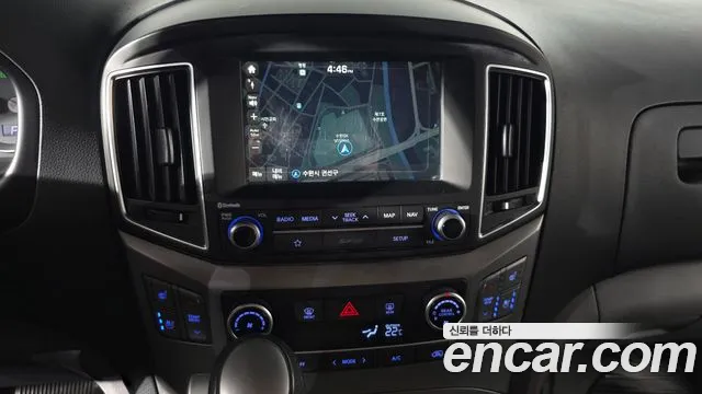 Hyundai Starex — фото 13
