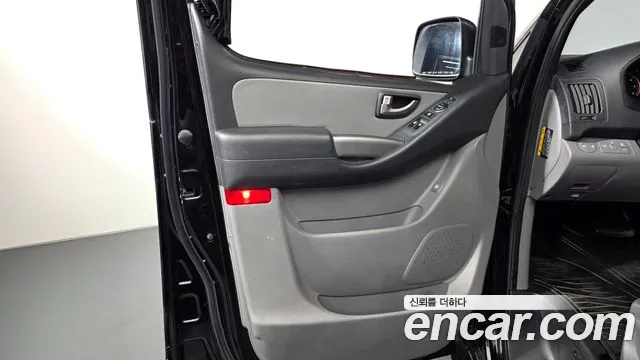 Hyundai Starex — фото 26
