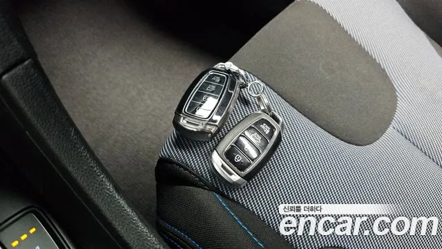 Hyundai Veloster — фото 14