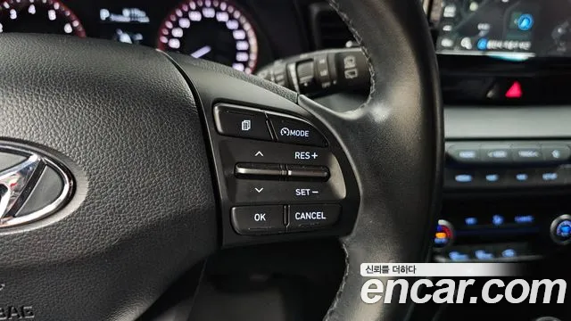 Hyundai Veloster — фото 15