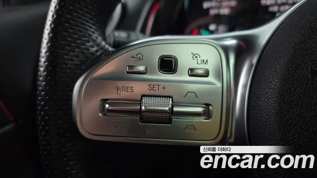 Mercedes-Benz EQB — фото 15