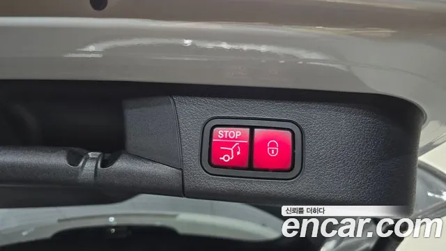 Mercedes-Benz EQB — фото 17