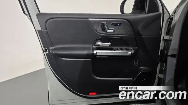 Mercedes-Benz EQB — фото 25