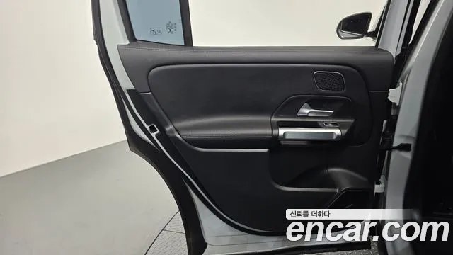 Mercedes-Benz EQB — фото 26