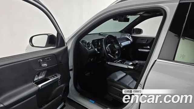 Mercedes-Benz EQB — фото 10