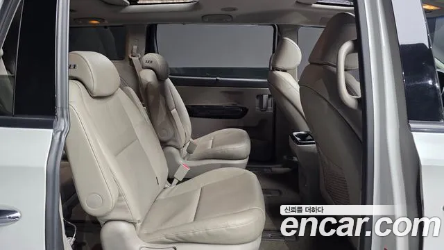 Kia Carnival — фото 12