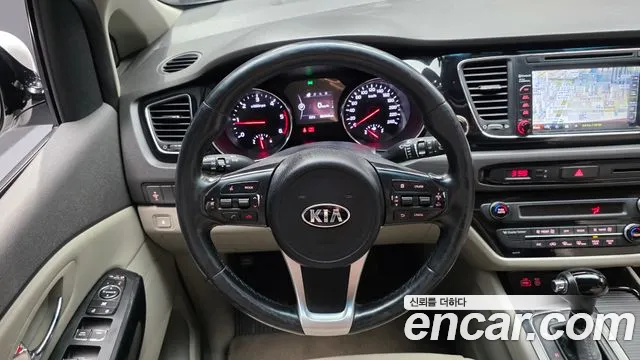 Kia Carnival — фото 13
