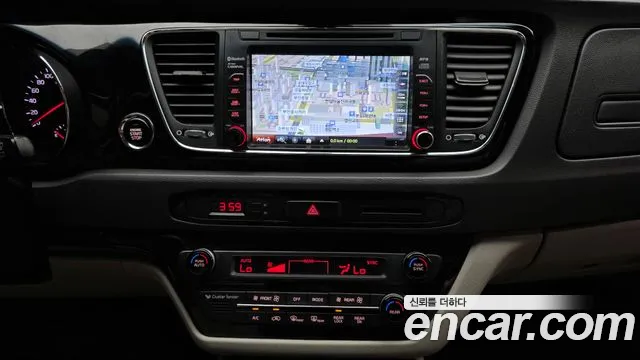 Kia Carnival — фото 14