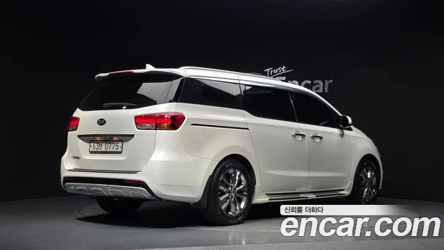 Kia Carnival — фото 2