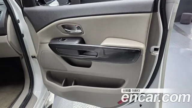 Kia Carnival — фото 24