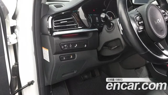 Kia Niro — фото 13