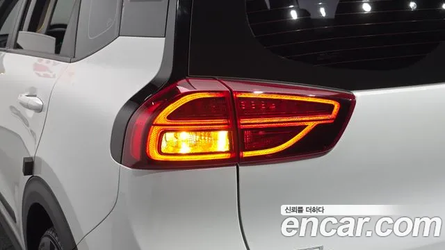 Kia Niro — фото 23