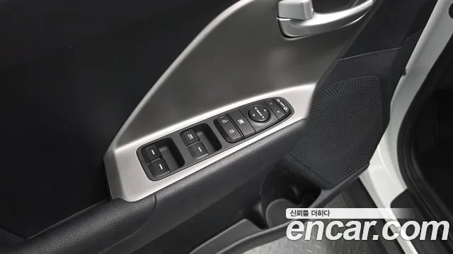 Kia Niro — фото 33