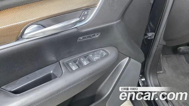 Cadillac XT5 — фото 19