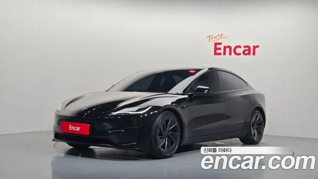Tesla Model 3 — фото 1