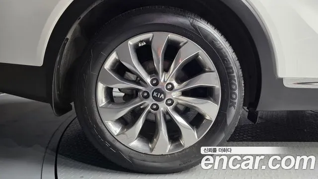 Kia Sorento — фото 21