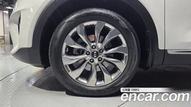 Kia Sorento — фото 5