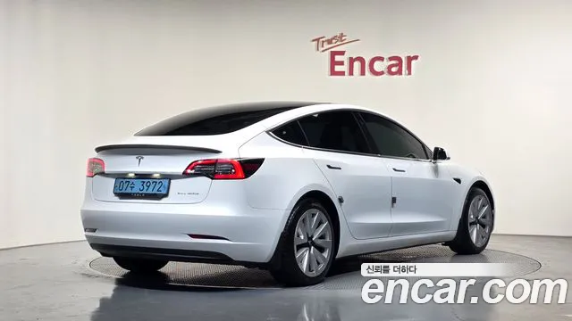 Tesla Model 3 — фото 1
