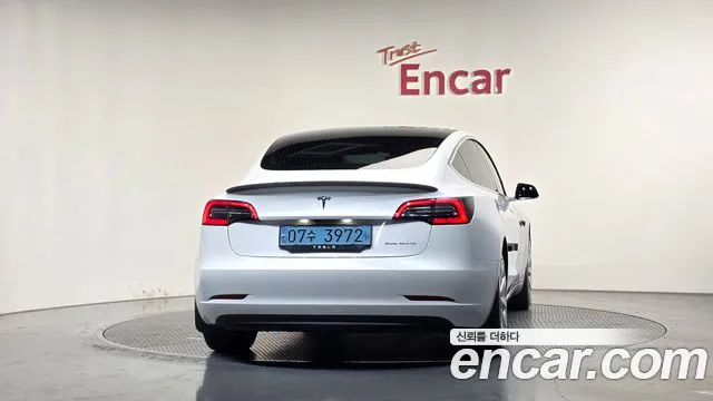 Tesla Model 3 — фото 3